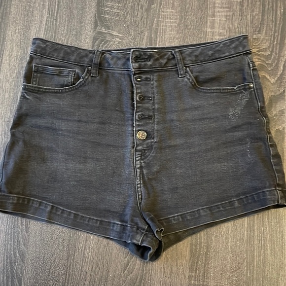 Forever 21 Pants - Forever 21 High-rise Black Jean Shorts - 31